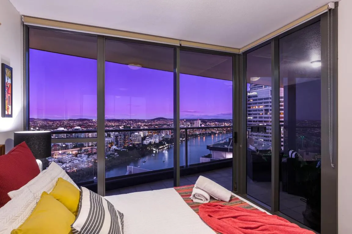 African Escape on Level 38 – Balcony with Views
