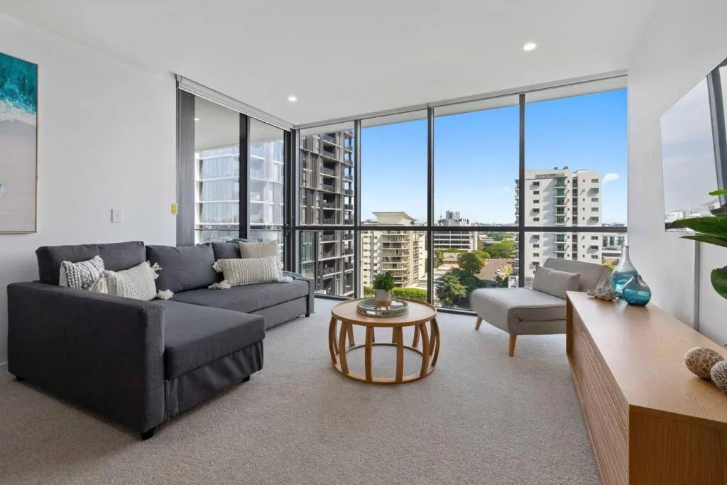 Cozy 2 bed Retreat Milton – Pool, Walk to SStadium