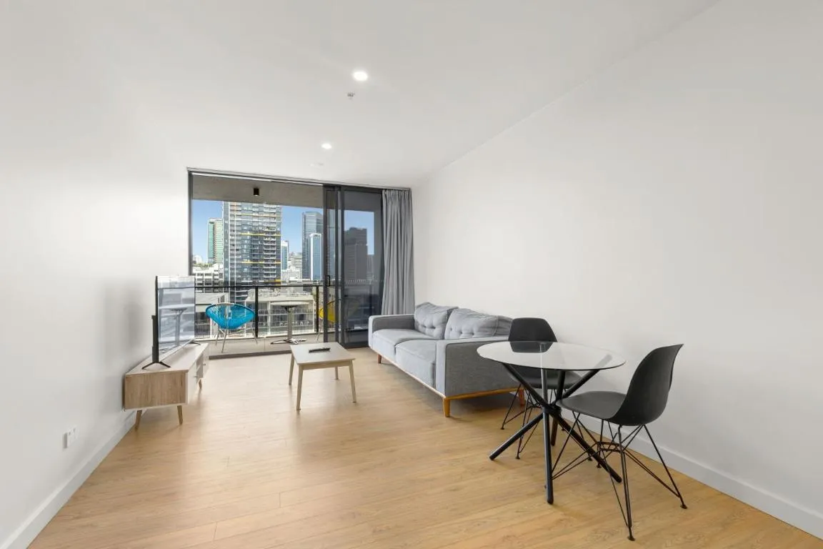 KOZYGURU SOUTH BRISBANE KOZY 2 BEDROOMS APT + FREE PARKING BRISBANE ONE QSB001-1203