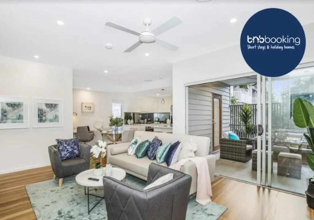 Park Avenue Townhouse Retreat Brisbane Sleeps 10