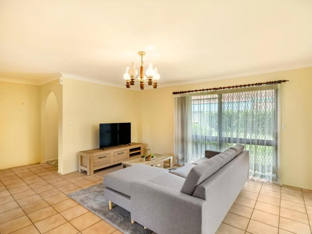 Steps from Mall Super Convenient 3BR Cozy House