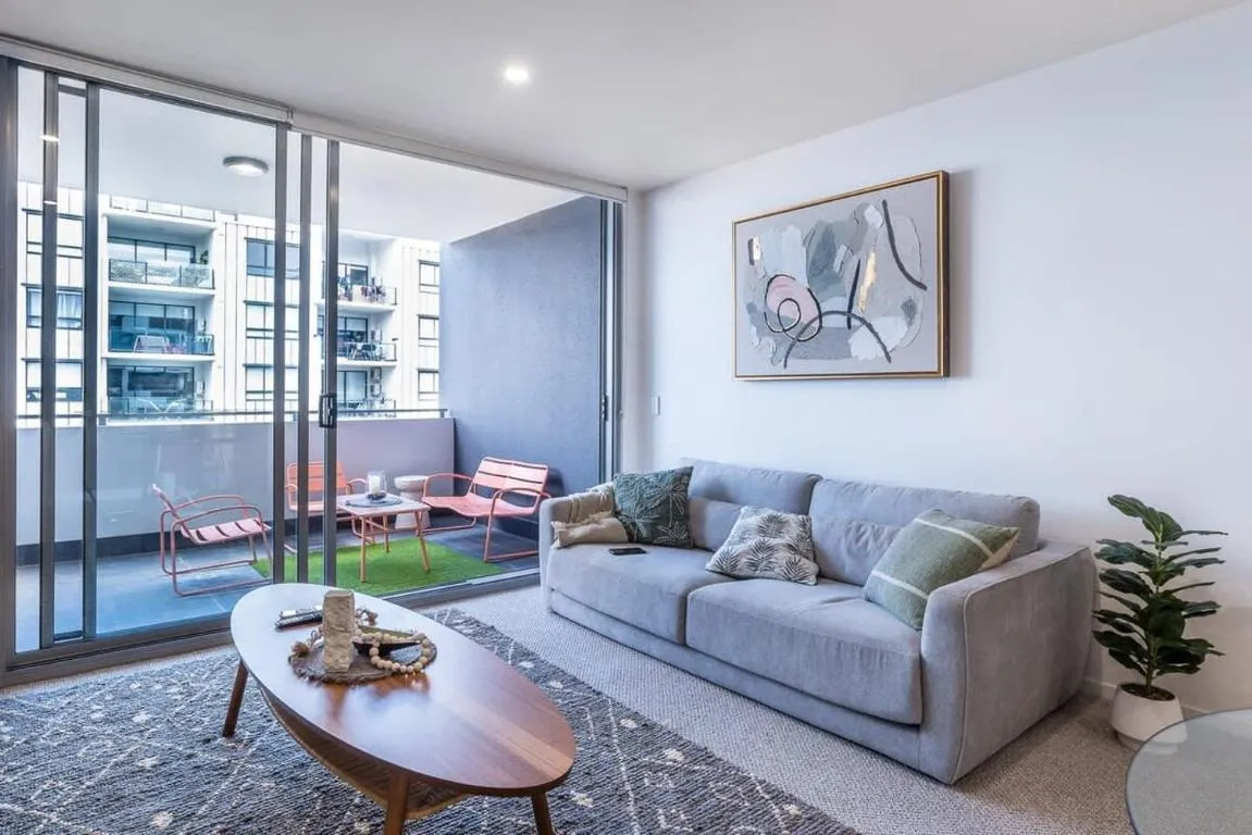 Stylish Apartment with Rooftop Pool