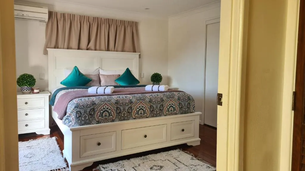 3 BR house with pool