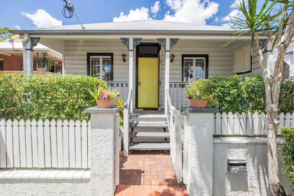 Fernberg Cottage – Sunny Queenslander Charm