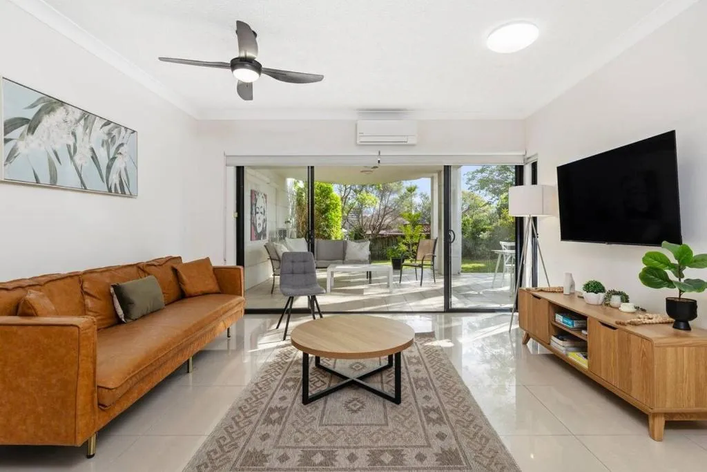 Garden Apt 2Bed x 2Bath, parking