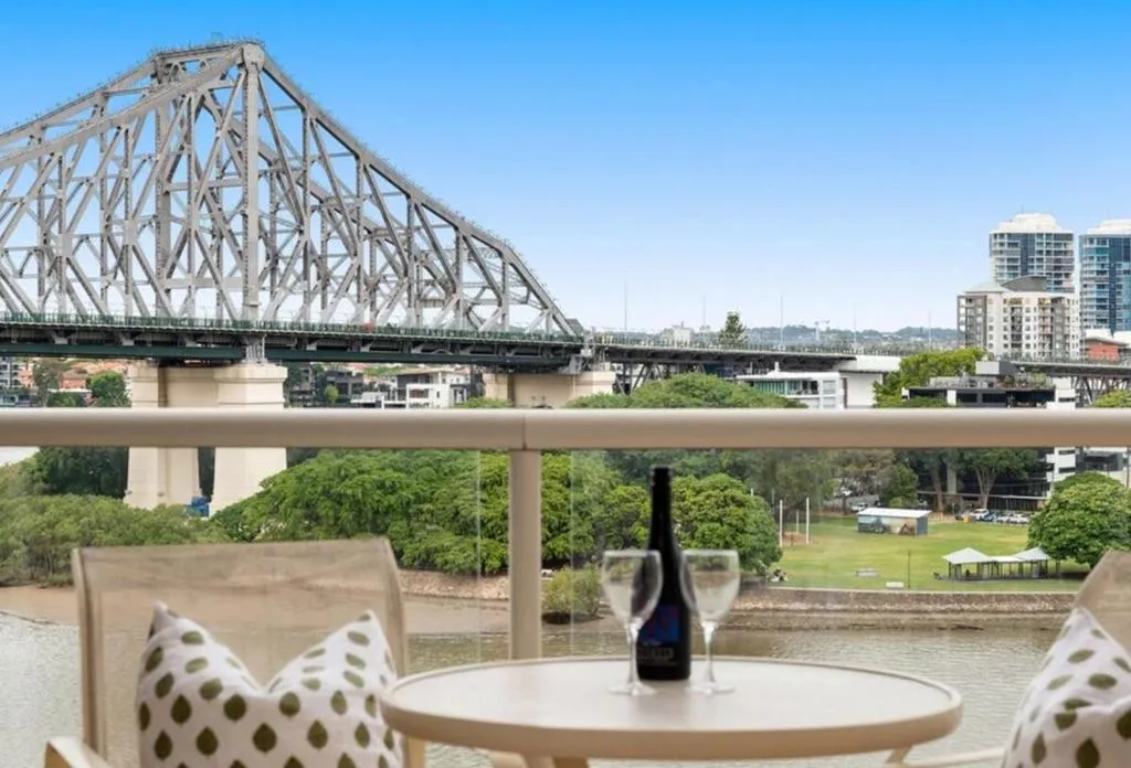 Gilded River – Vintage Charm & River Front Luxury 1 Bedroom Apartment – Story Bridge Views