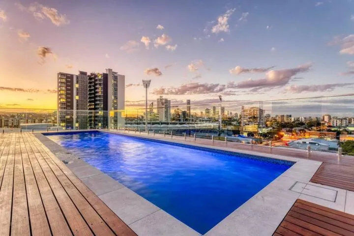 Inner city 1 bedroom Apartment with Rooftop pool and Parking – Serain Residences