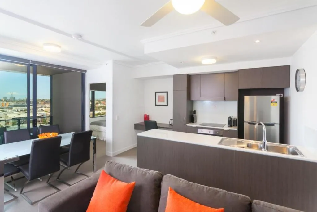 Keeping Cool on Connor – Executive 2BR Fortitude Valley apartment with pool and views