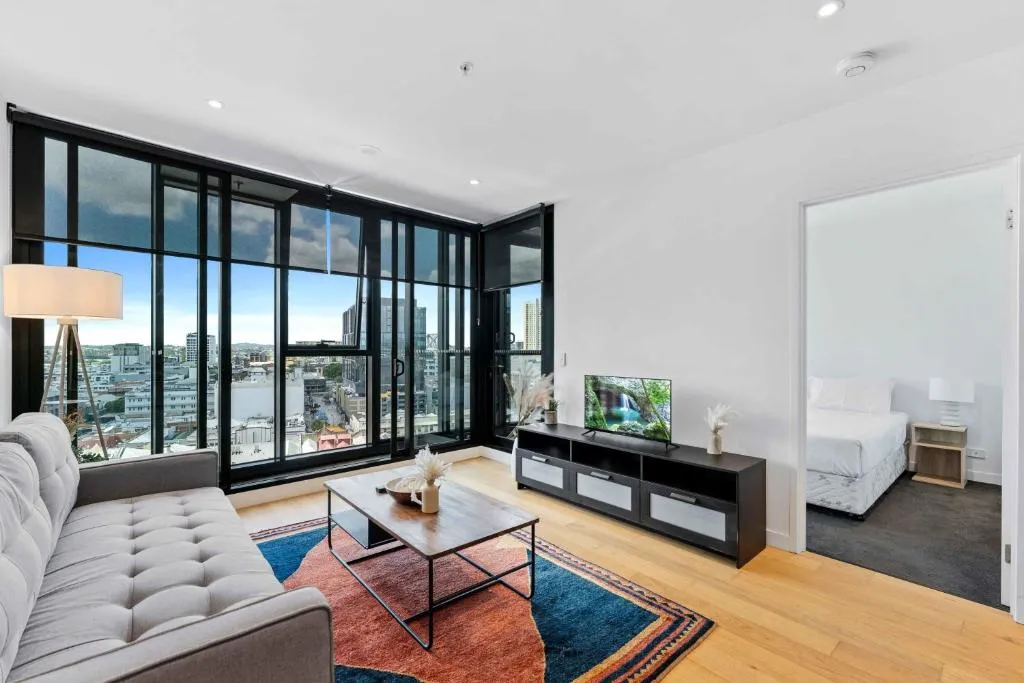 Modern 1BR Apt with Gym Pool & Wifi