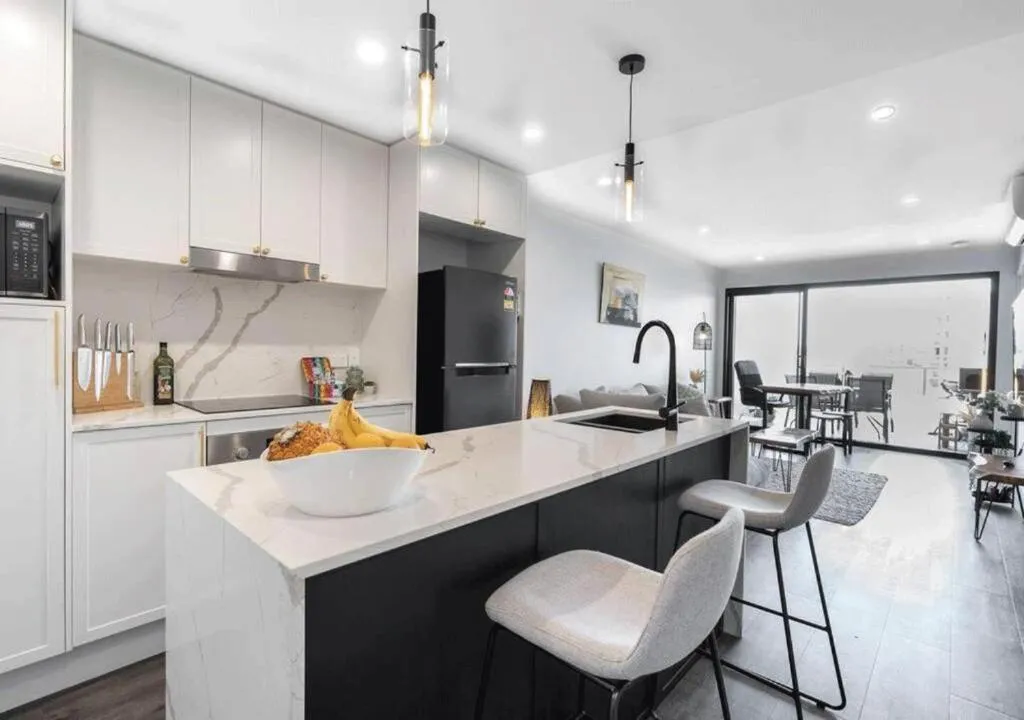 Modern 2-Bed 2-Bath – Walk to Hospital & Westfield