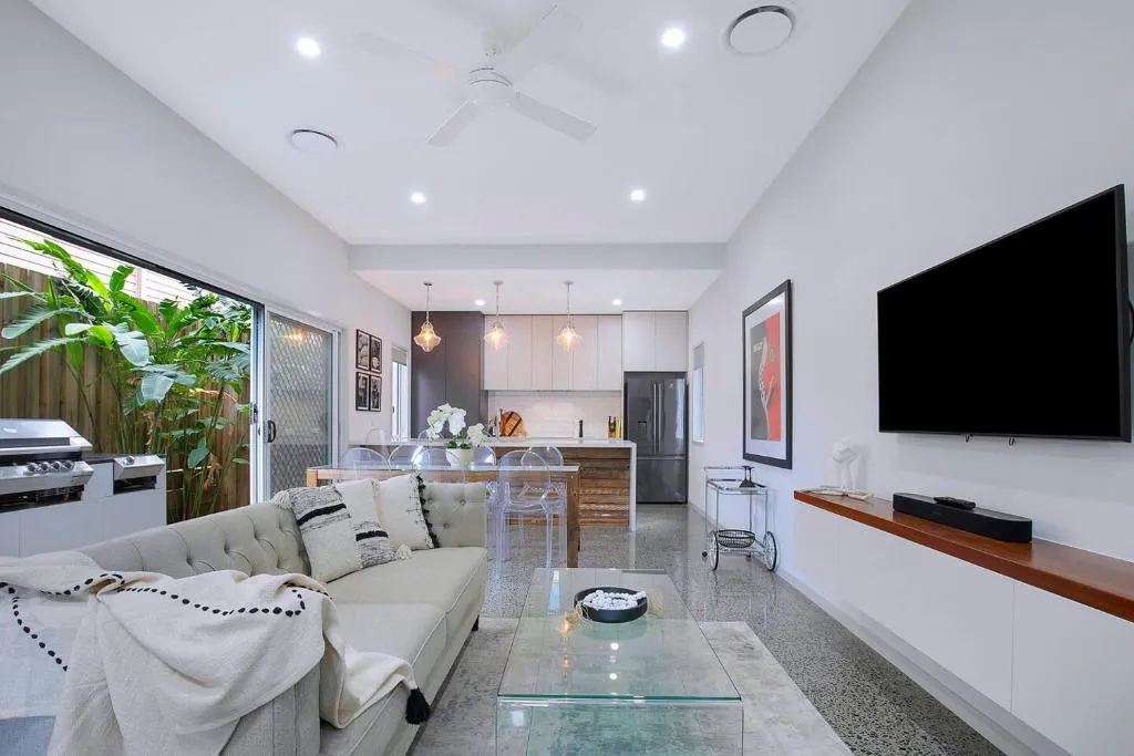 Nundah’s Lush Haven – Serene Family Townhouse Escape