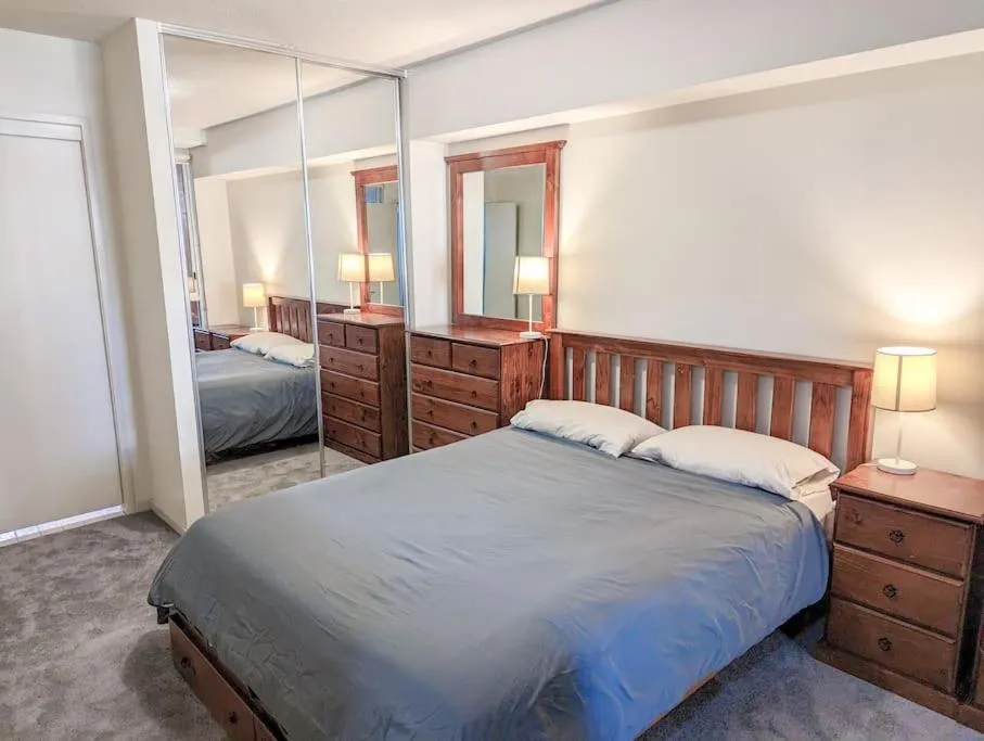 Quiet 1 Bedroom apartment w pool and, walk to QUT