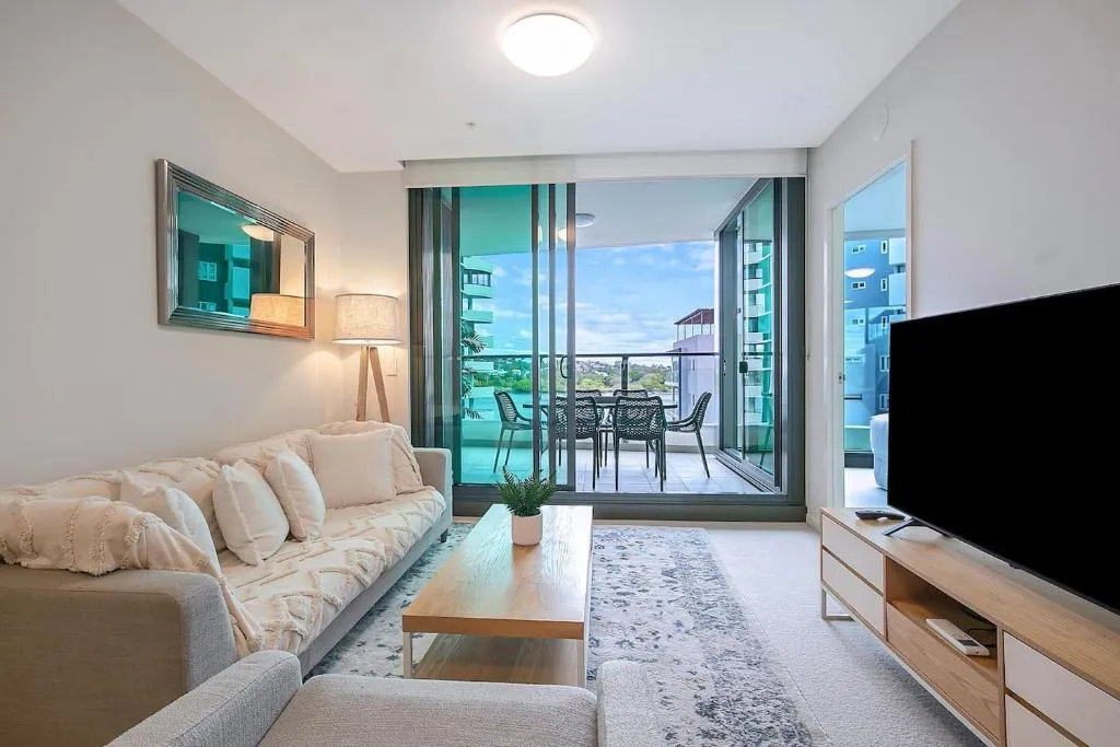 ‘Riverfront Flow’ Poolside and Portside in Hamilton