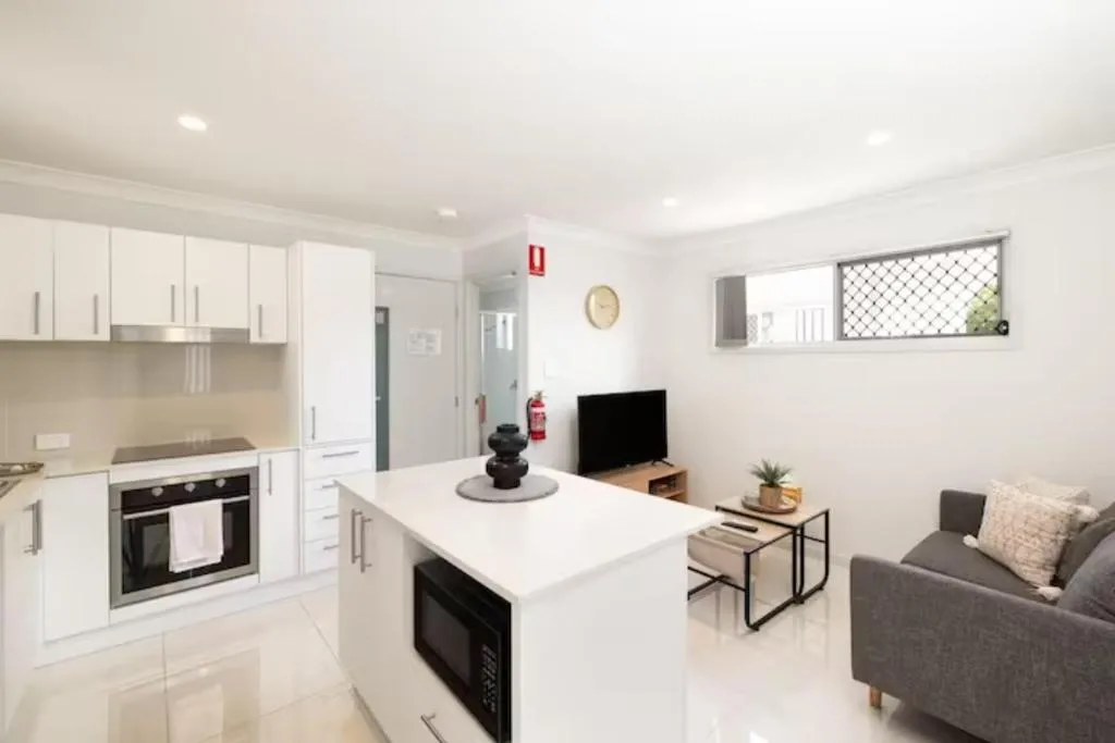 Smart Suites Self Check-in Apartments – S Freney