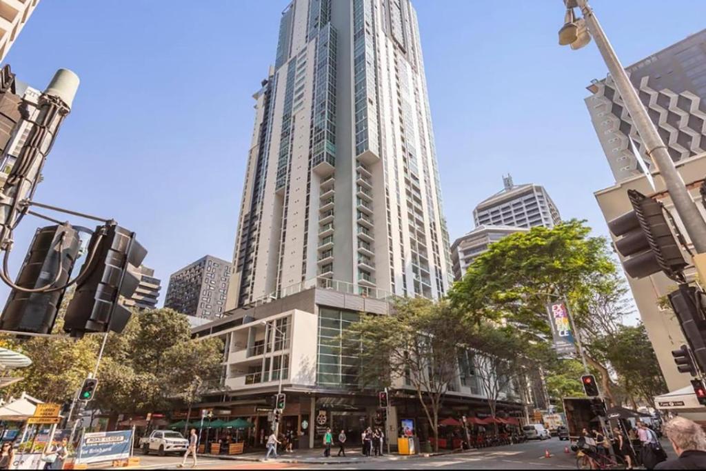2 bedrooms Apartment with 1 carpark Brisbane CBD