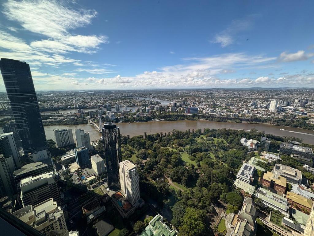 61F Skyline Retreat City River BotanicGarden View