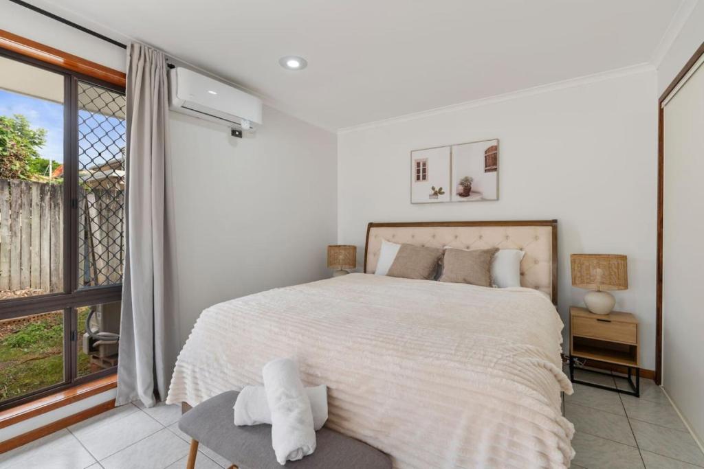 Affordable 1Bed Studio Close to Malls and Transit