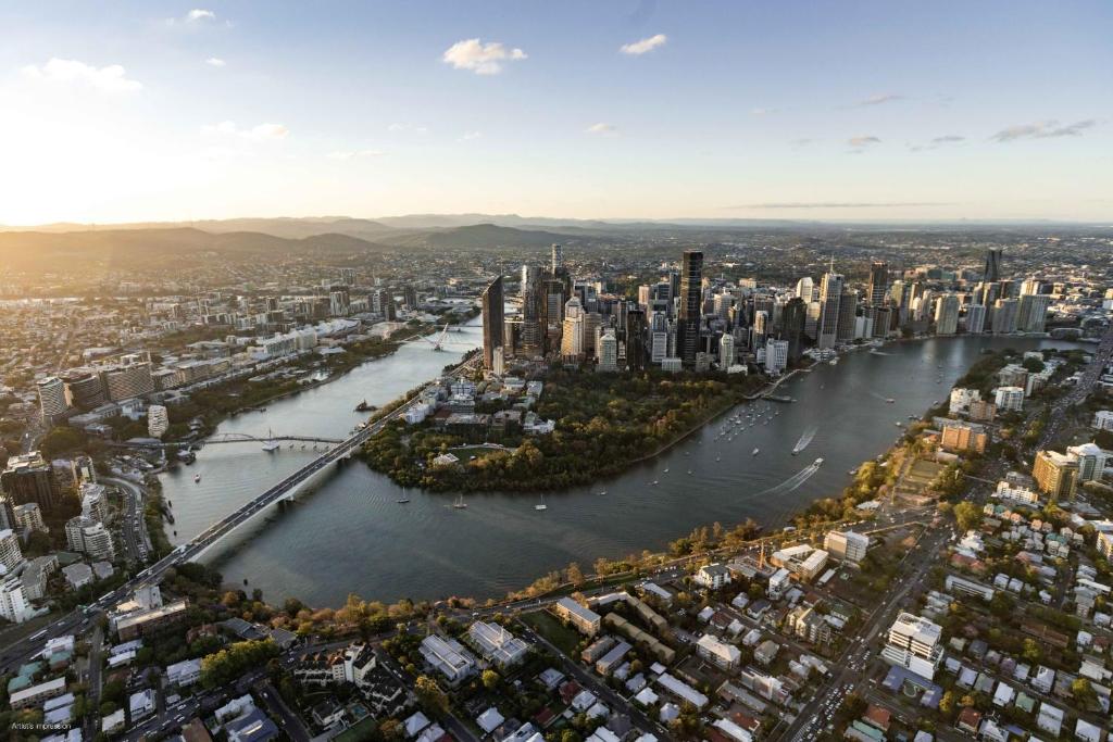 Brisbane Queens Wharf -Spectacular River Views – Sleeps 6