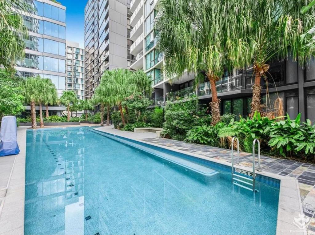 Luxury Stay With City View – Free Parking,Pool,Wifi