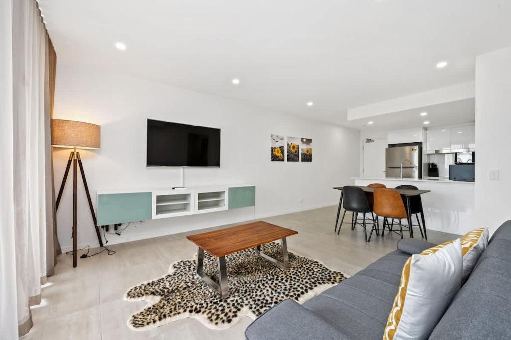 Modern 2Beds 2Baths APT at Sherwood with PAKING
