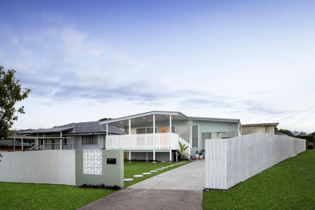 Peaceful Cottage-Style Home – Walk to Boondall Station – 12 Mins to Airport!