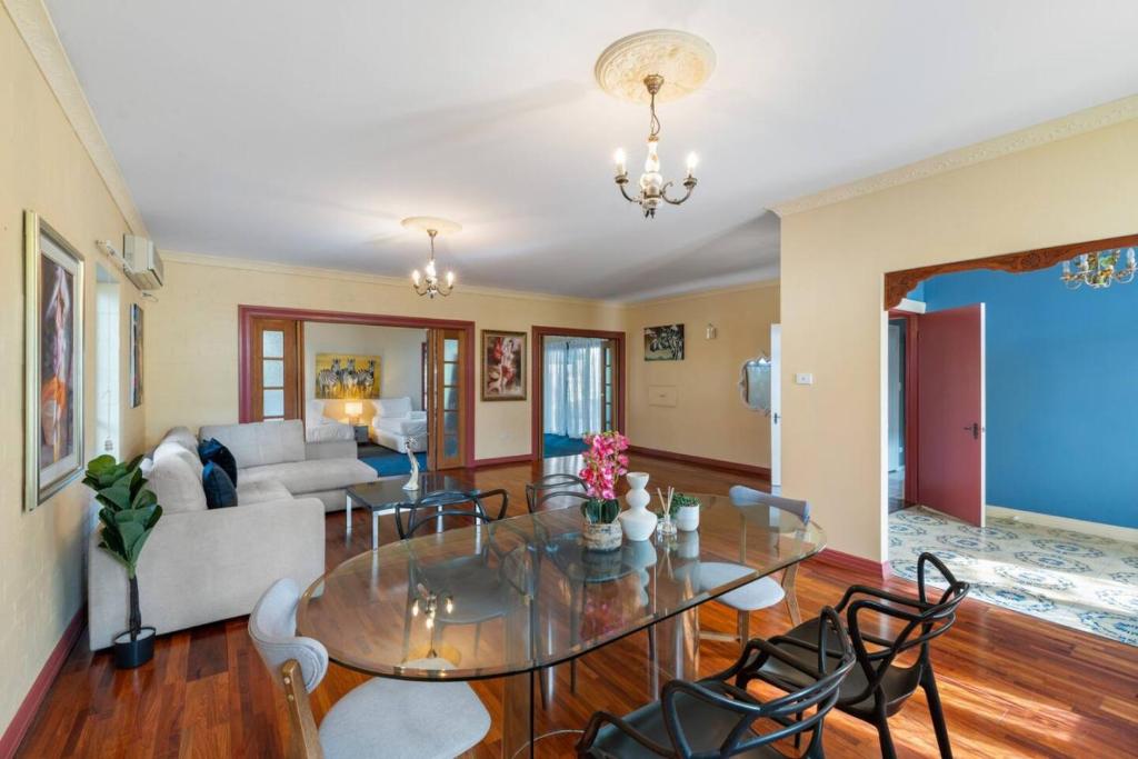 Spacious Affordable 7B3B 2 Living Pool Yard and Mall