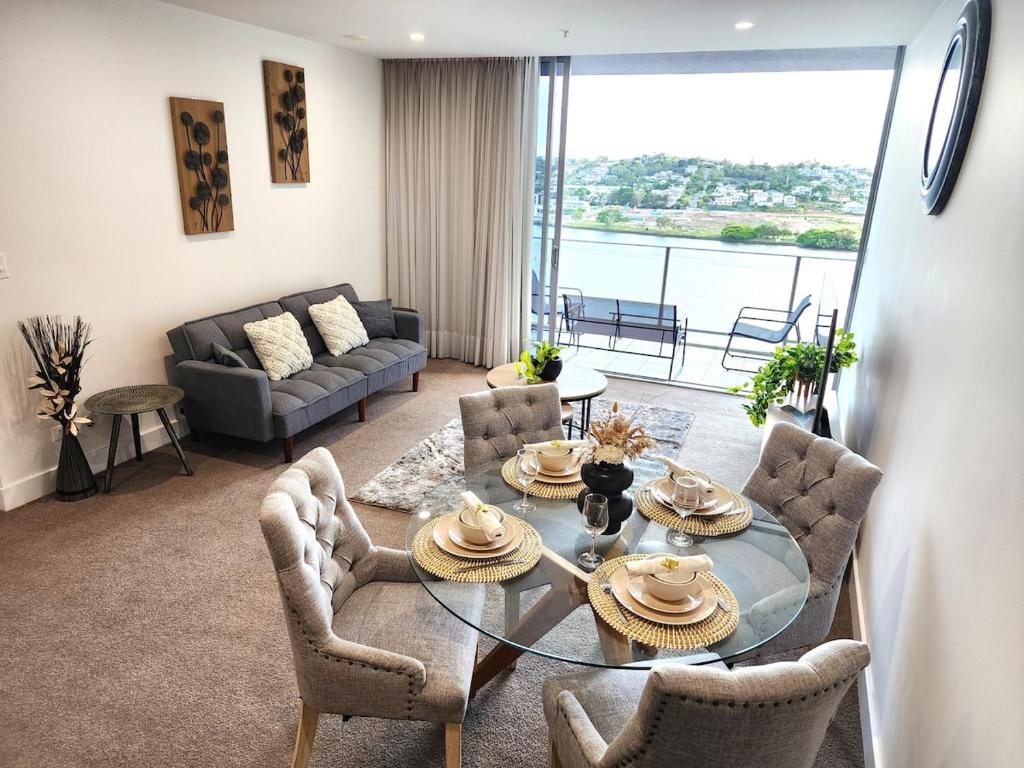 Spacious River View Escape with Free Secure Park – 2BR, 2BA and Sofa Bed