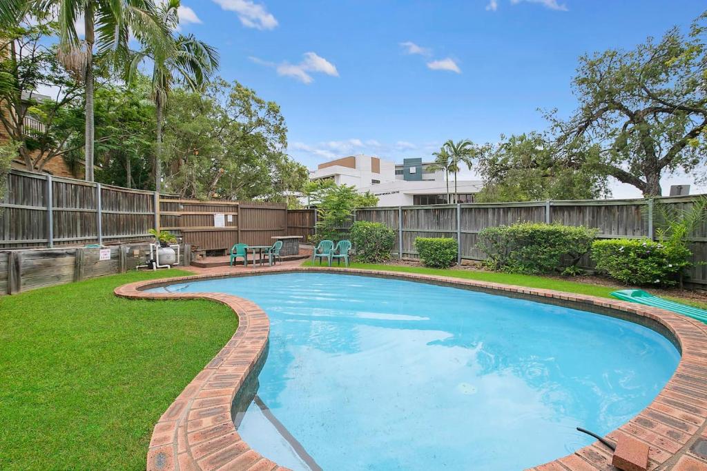The Poolside Perch – A Breezy Balcony Gem